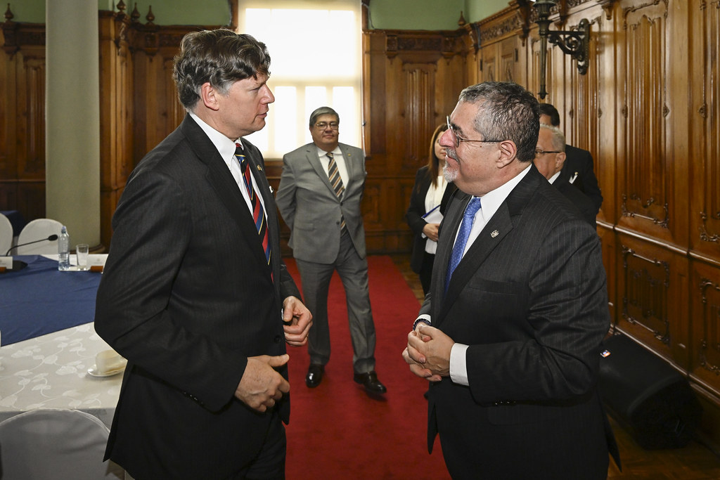 Landau visita Paraguay para fortalecer la relación con EE. UU.