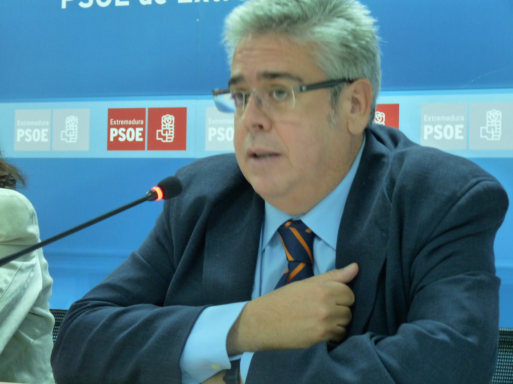 Rubén Rubín presenta iniciativa para cadena perpetua en feminicidios
